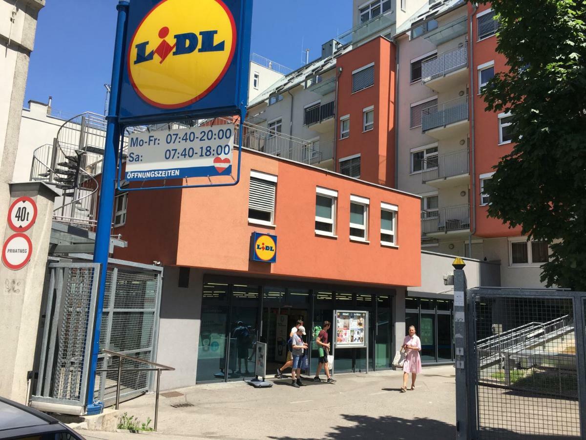 Apartment Zentral Direkt An U-Bahn Station فيينا المظهر الخارجي الصورة